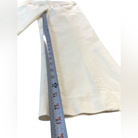 Rafaella Capris Comfortable Fit Stretch Fabric, Faux Pockets Color White Size 12 - Picture 3 of 12